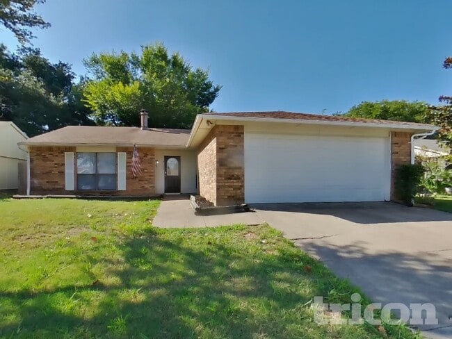 Building Photo - 2106 Newbury Dr