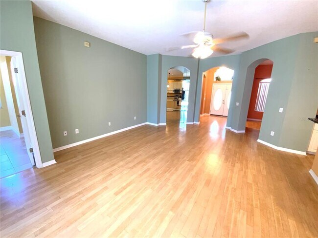 Building Photo - 1829 S Ridge Dr
