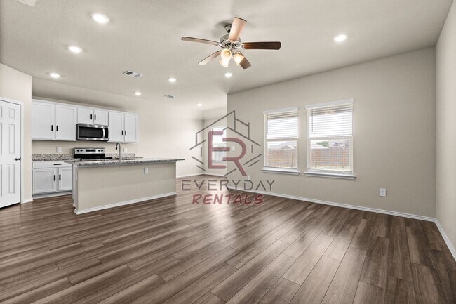 Building Photo - Beautiful 3 bedroom 2 bathroom home