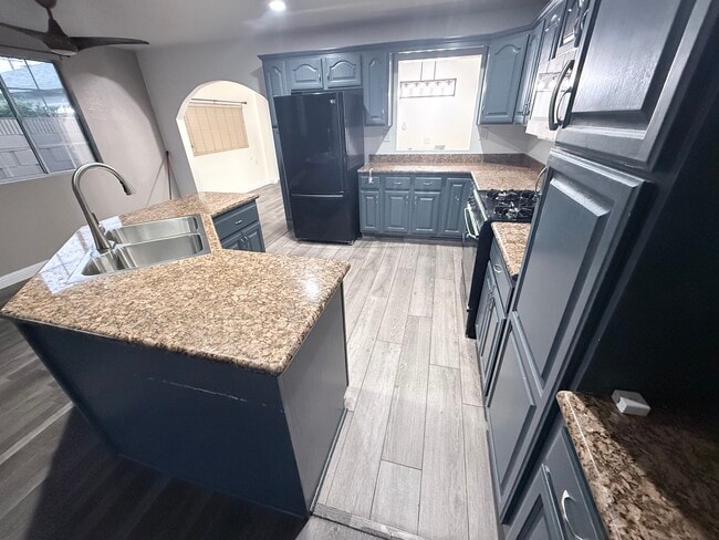 Foto del edificio - 9625 Adoree St