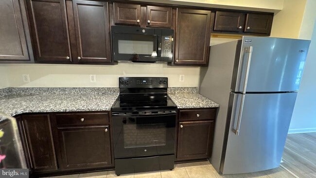 Building Photo - 6515 Dundee Dr