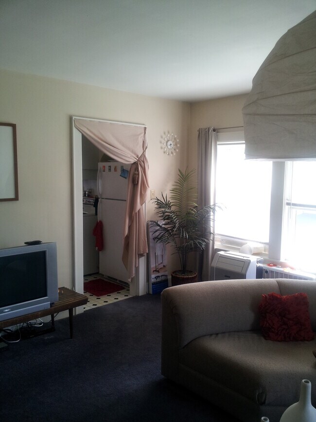 Living room looking at kitchen - 303 Linden St