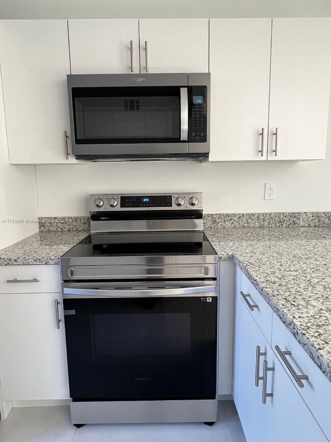 Foto del edificio - 7921 SW 152nd Ave