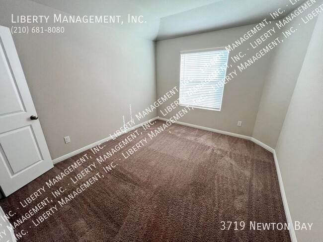 Foto del edificio - 3719 Newton Bay