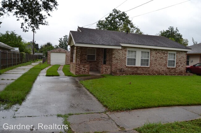 Building Photo - 3 br, 1 bath House - 4585 Montegut Dr.