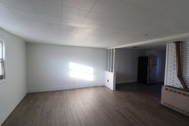 Building Photo - Bright 1 Bedroom upper in the Heart of Berlin
