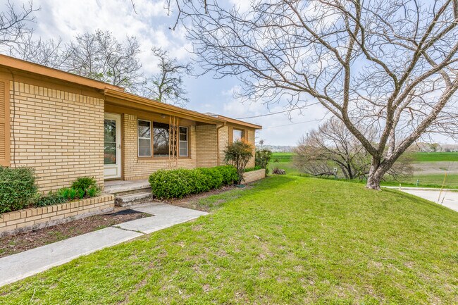 Foto del edificio - 5317 Redbud Ln