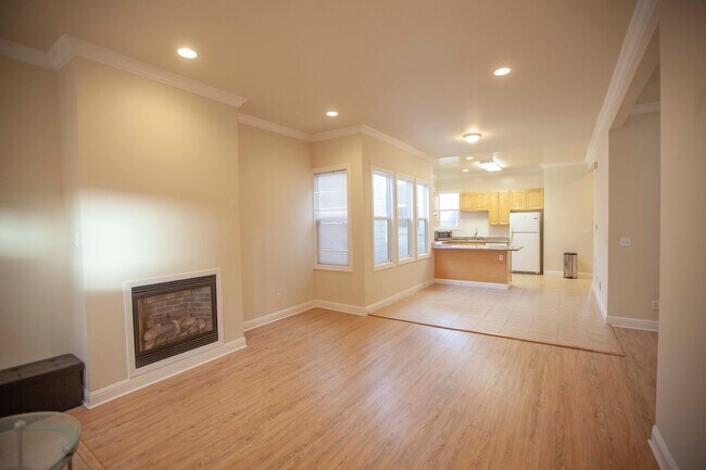 Foto del edificio - House for rent, Updated 4BR+2 extra BR/Den/Offices/Family Rooms & 3BA in Ingleside!