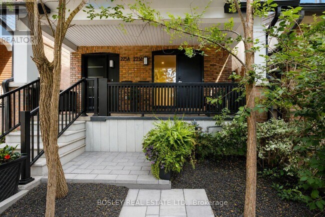 Building Photo - 225 Gainsborough Rd