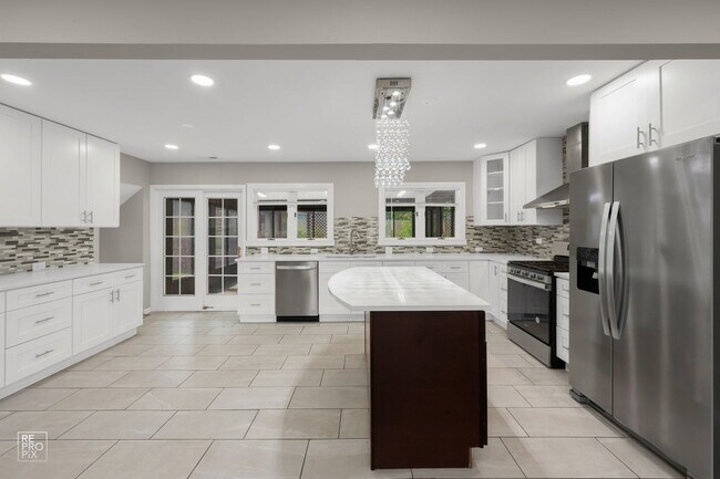 Foto del edificio - 755 Flagstaff Ln
