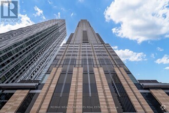 Building Photo - 11-4211 Yorkville Ave