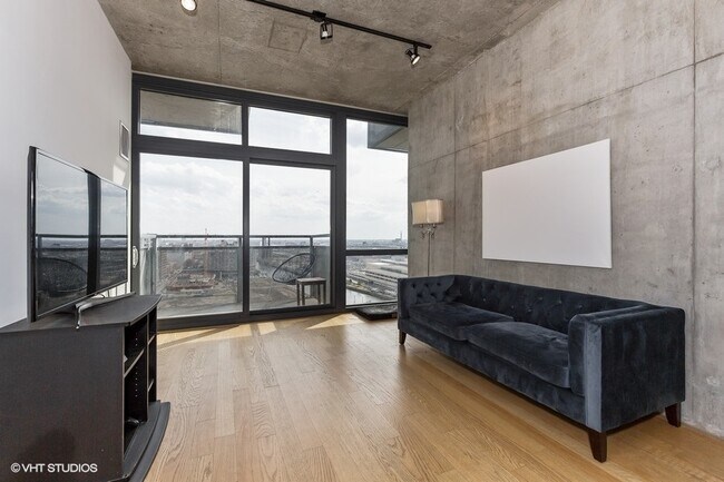 Building Photo - 235 W Van Buren St