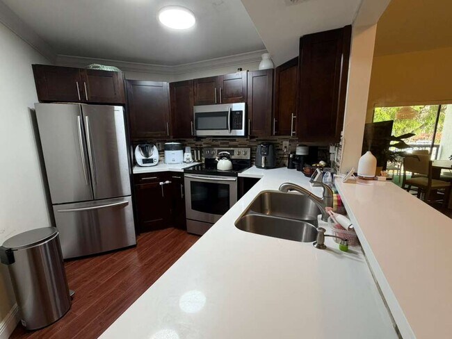 Building Photo - 9417 Fontainebleau Blvd