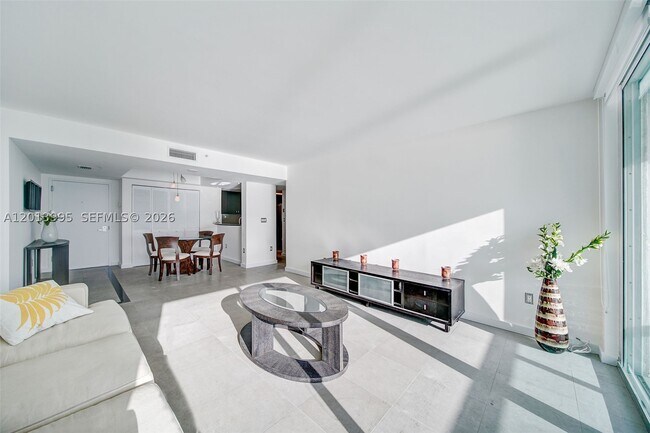 Foto del edificio - 650 West Dr