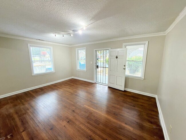 Foto del edificio - Charming Memphis Home with Spacious Yard – Move-In Special!