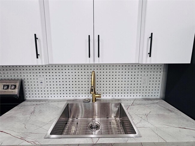 Foto del edificio - 220 NW 27th Ave