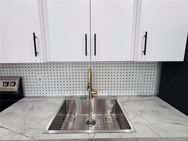 Building Photo - 220 NW 27th Ave