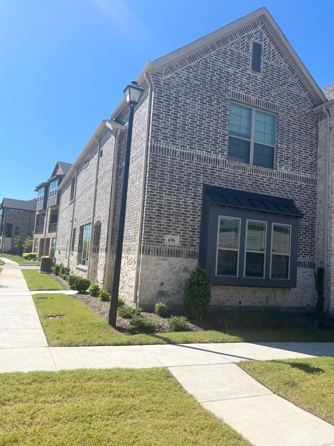 Building Photo - 696 Vista Oaks Rd
