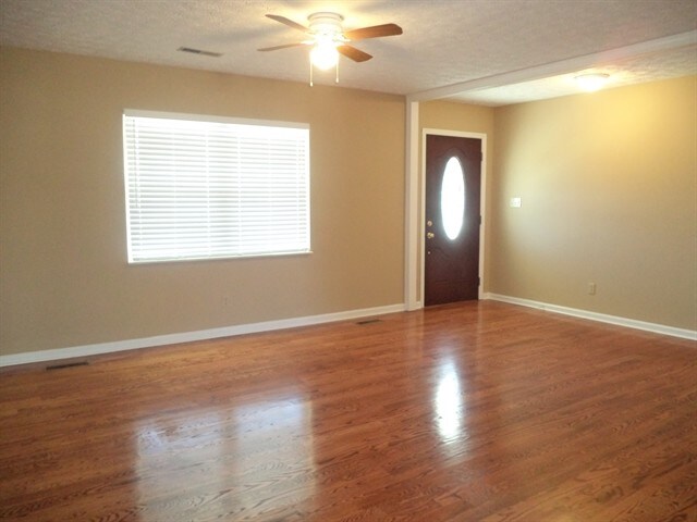 Foto del edificio - 912 Dora Street