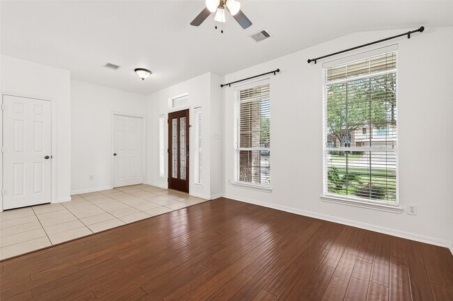 Foto del edificio - 2638 Marquette Trail