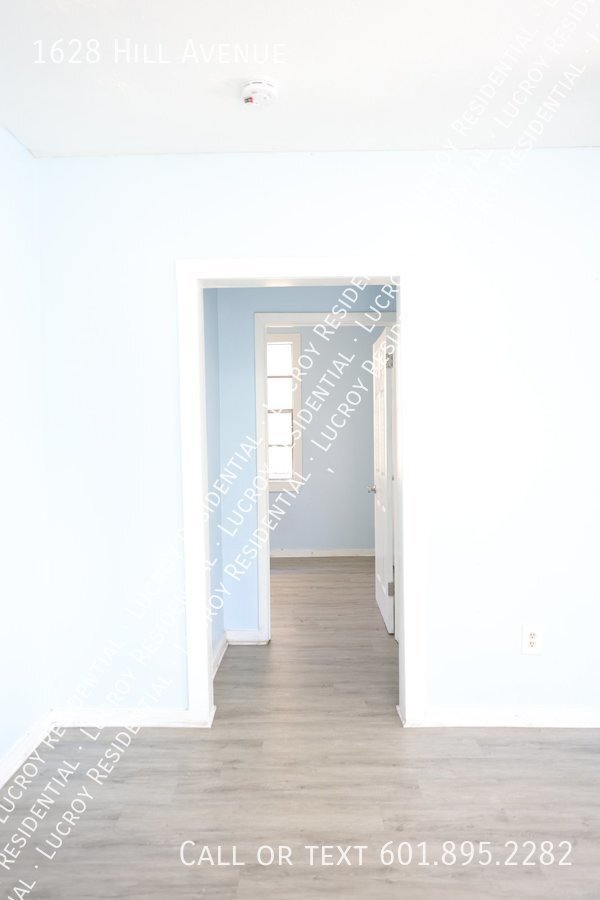 Building Photo - Super-Cute 3 Bedroom Rental with Spacious ...