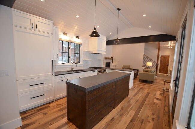 Foto del edificio - 300 Washington Rd