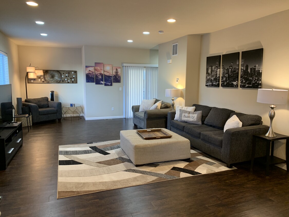 Spacious living area fully furnished - 11250 Florence St