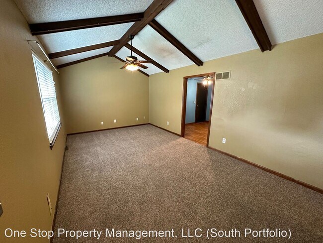 Building Photo - 3 br, 2 bath House - 301 SW Redwood Drive