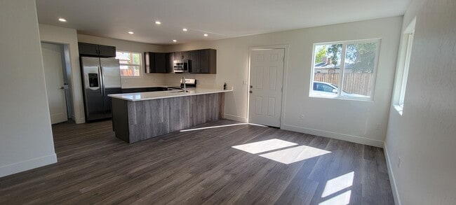 Foto del edificio - New Construction Walking Distance to CMU