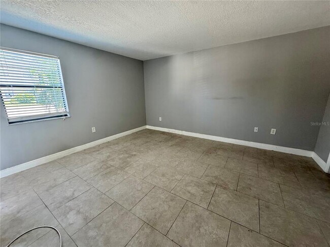 Foto del edificio - 10196 Sailwinds Blvd S