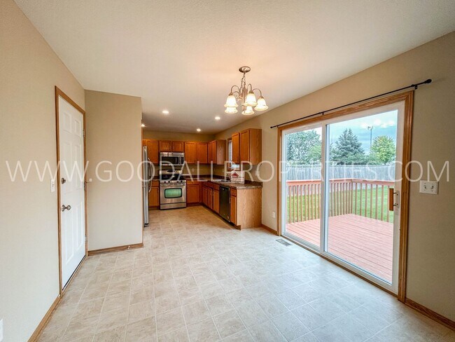 Foto del edificio - 3 Bedroom, 2.5 Bathroom in West Des Moines