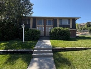 Building Photo - 1214 E Siesta Dr