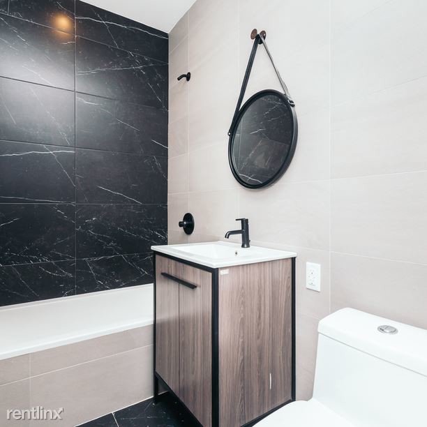 Building Photo - 825 Monroe St