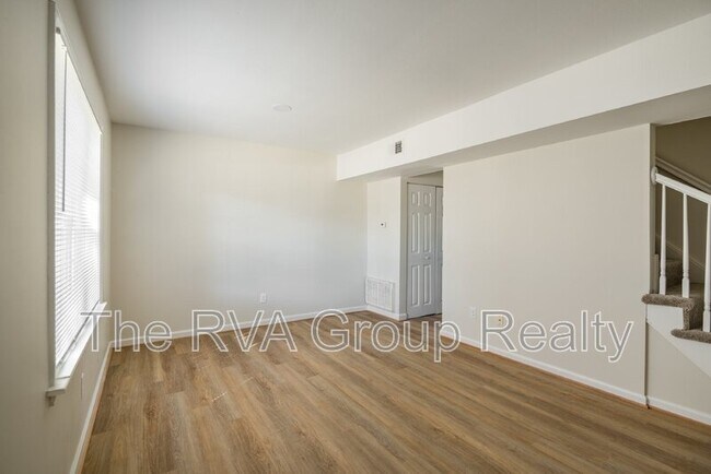 Building Photo - 3712 Luckylee Crescent