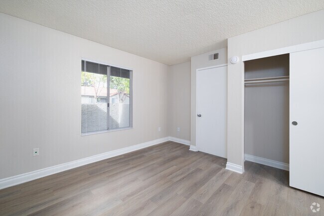 2 habitaciones, 2 baños - 901 pies cuadrados - Dormitorio principal - Shadowridge Summerwind