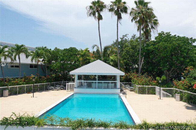 Building Photo - 798 Crandon Blvd