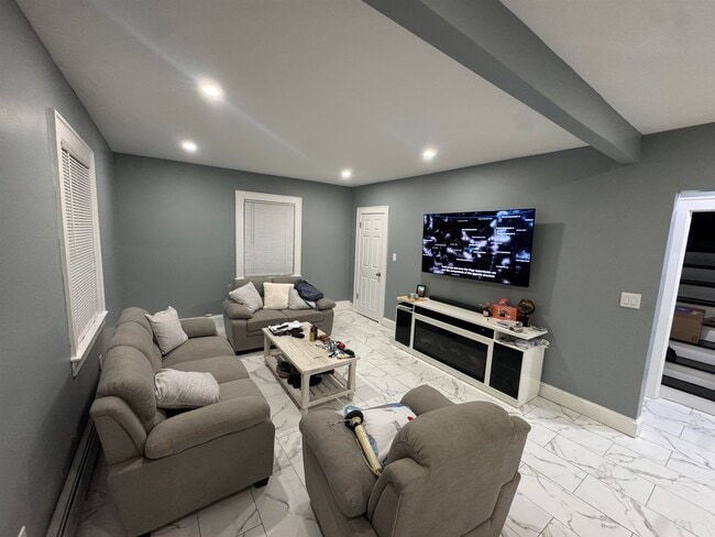 Foto del edificio - 225 E 19th St