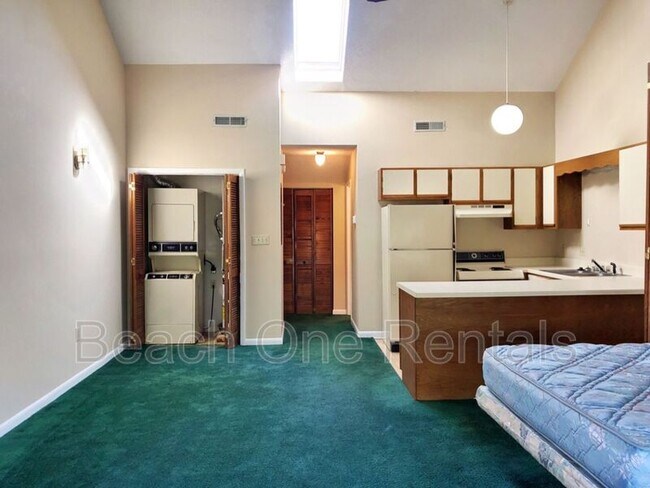 Building Photo - 500 Fairway Village Dr