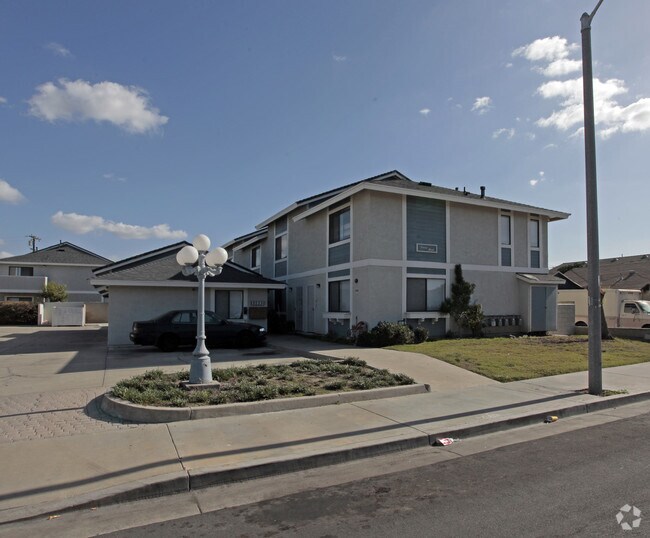 Foto principal - 13881-13891 Cedar St