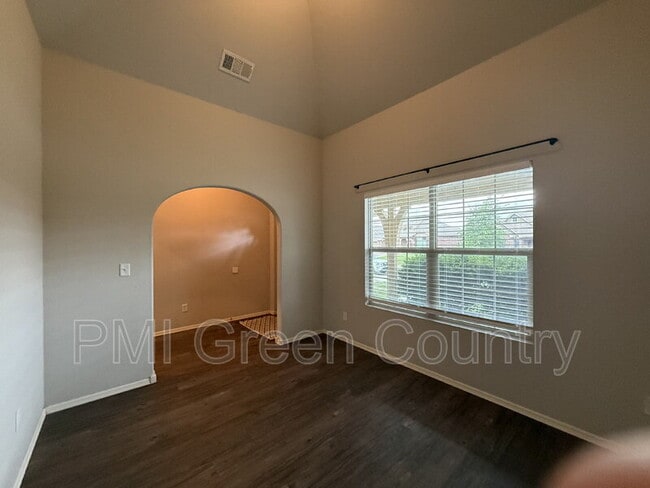 Foto del edificio - 10545 N 121st E Ave