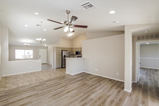 Foto del edificio - 16274 W Lupine Ave