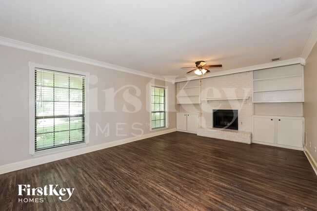 Building Photo - 213 Ripplewood Dr