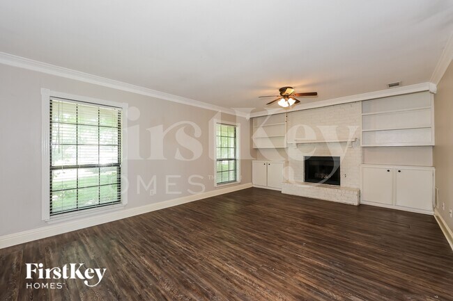 Foto del edificio - 213 Ripplewood Dr