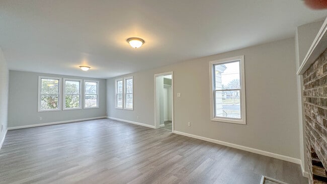 Building Photo - 17 Pearl St