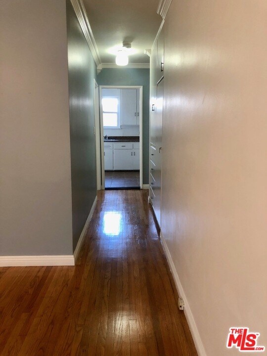 Building Photo - 4553 1/2 Kingswell Ave-