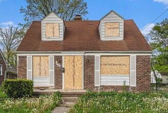 Building Photo - 6306 Farmbrook St