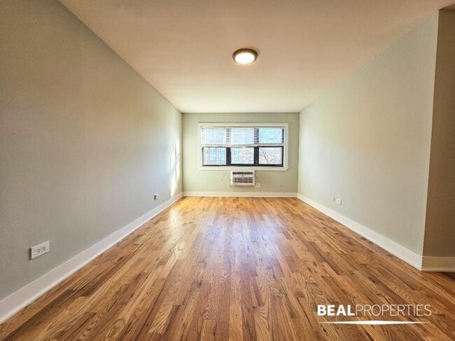 Foto del edificio - 1 bedroom in HIGHLAND PARK IL 60035