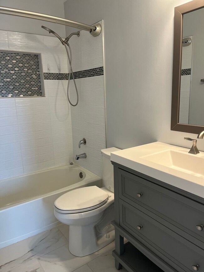 Foto del edificio - End Unit Townhouse In Centreville