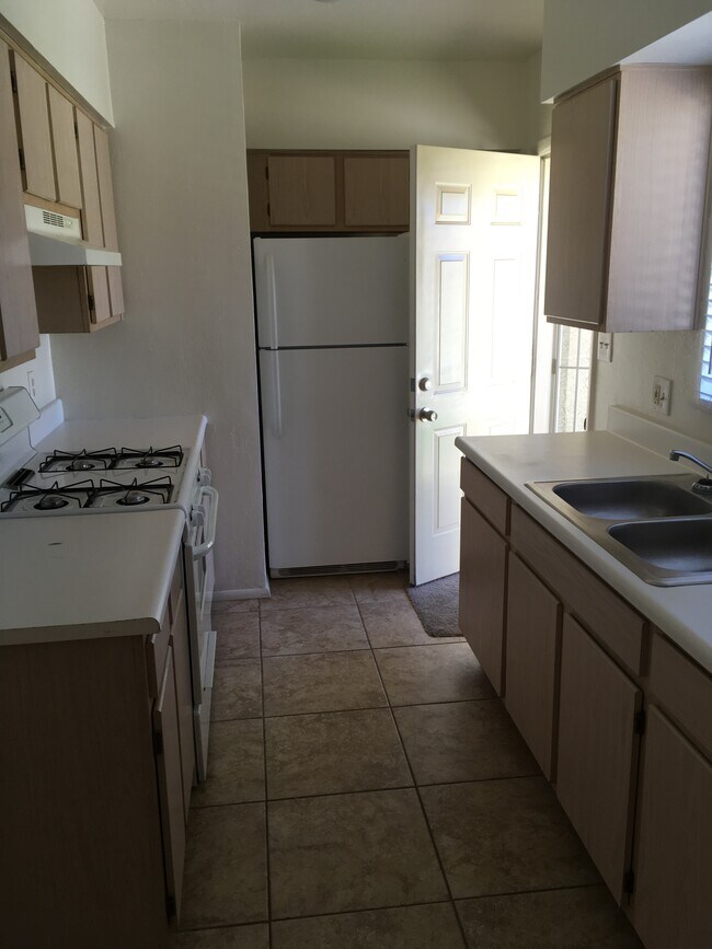 Kitchen - 214 S Udall