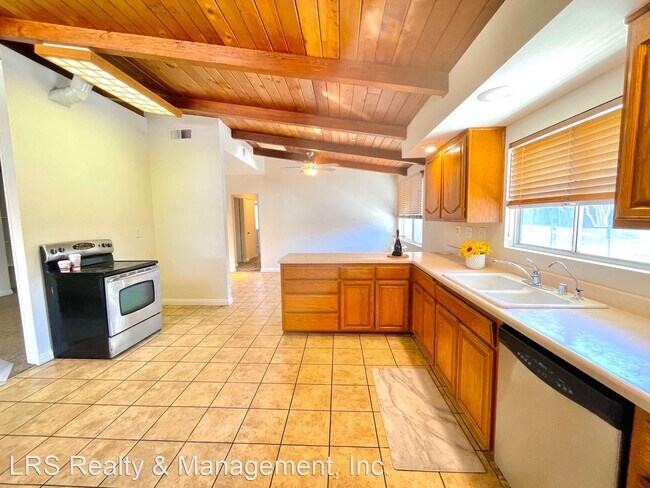Building Photo - 3 br, 2 bath House - 6677 Suzanne Lane
